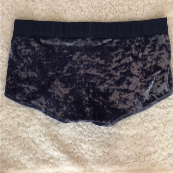 Boyshort Velvet Underwear - Picture 3 of 5